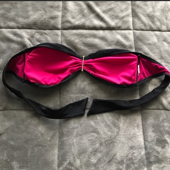 Black bikini top w hibiscus - Picture 7 of 8